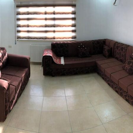 Apt 4 Rent/A Quiet Neighborhood Close To Services Аман Екстериор снимка