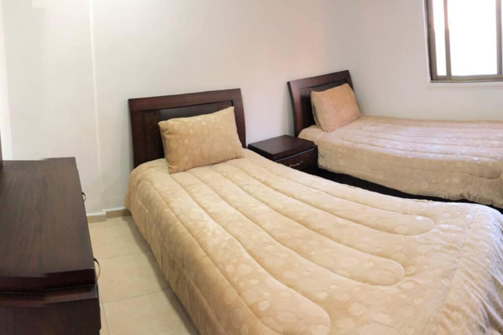 Apt 4 Rent/A Quiet Neighborhood Close To Services Аман Екстериор снимка