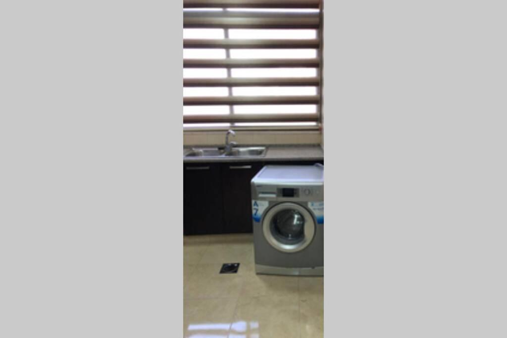 Apt 4 Rent/A Quiet Neighborhood Close To Services Аман Екстериор снимка